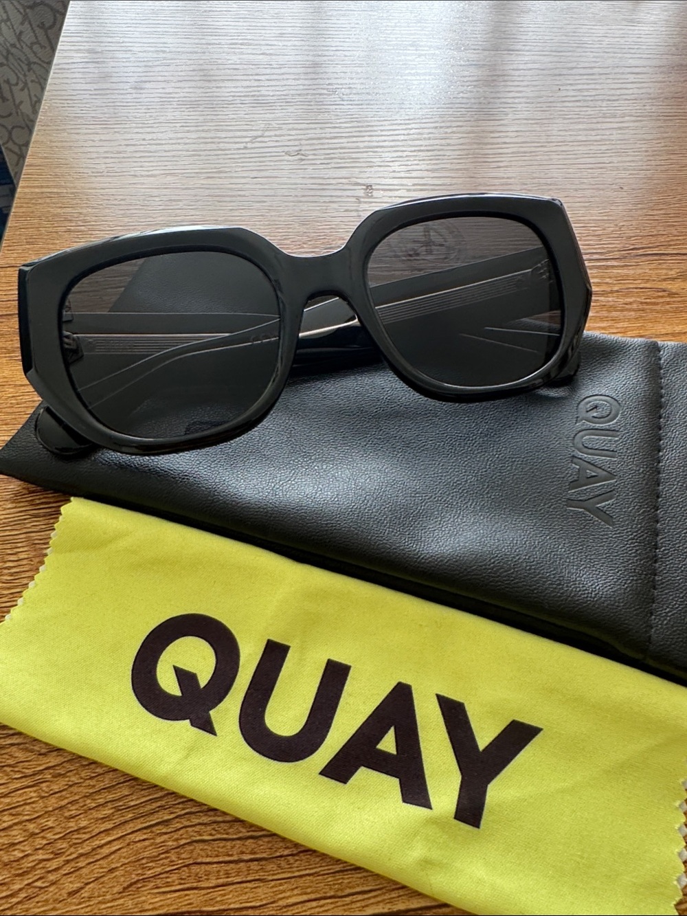 Quay Australia Sunglasses - Picture 3 of 7